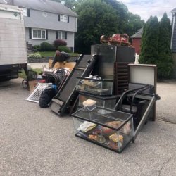 TRASH JUNK PAINT TVS CARDBOARD WOOD FURNITURE APPLIANCE POOL YARD WASTE DISPOSAL (Somerville Medford Arlington Cambridge surrounding) picture